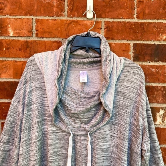 Livi Active Womens 22/24 Cowl Neck Gray Knit Pullover Sweater - Picture 2 of 8